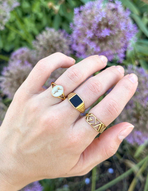 Oval onyx/sapphire signet ring – Eterling Jewellery